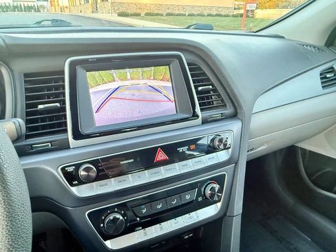 Used 2019 Hyundai Sonata SE w/ Cargo Package image 13