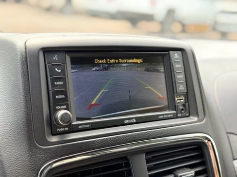 Used 2017 Dodge Grand Caravan SXT FWD image 14