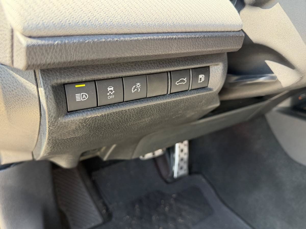 Used 2025 Toyota Camry SE FWD image 19