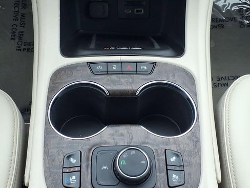 Used 2022 GMC Acadia Denali w/ Denali Ultimate Package FWD image 29