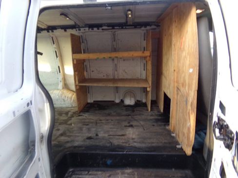 Used 2015 Chevrolet Express 2500 RWD image 11