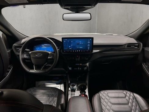 Used 2024 Ford Escape ST-Line Elite w/ Premium Technology Package image 2