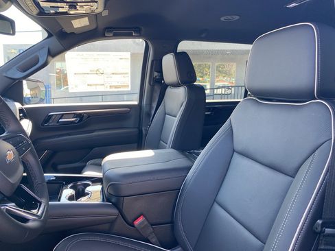 New 2026 Chevrolet Suburban Premier image 28