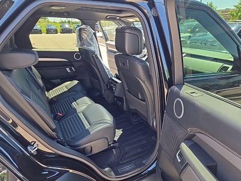 Used 2024 Land Rover Discovery Dynamic SE AWD/4WD image 19