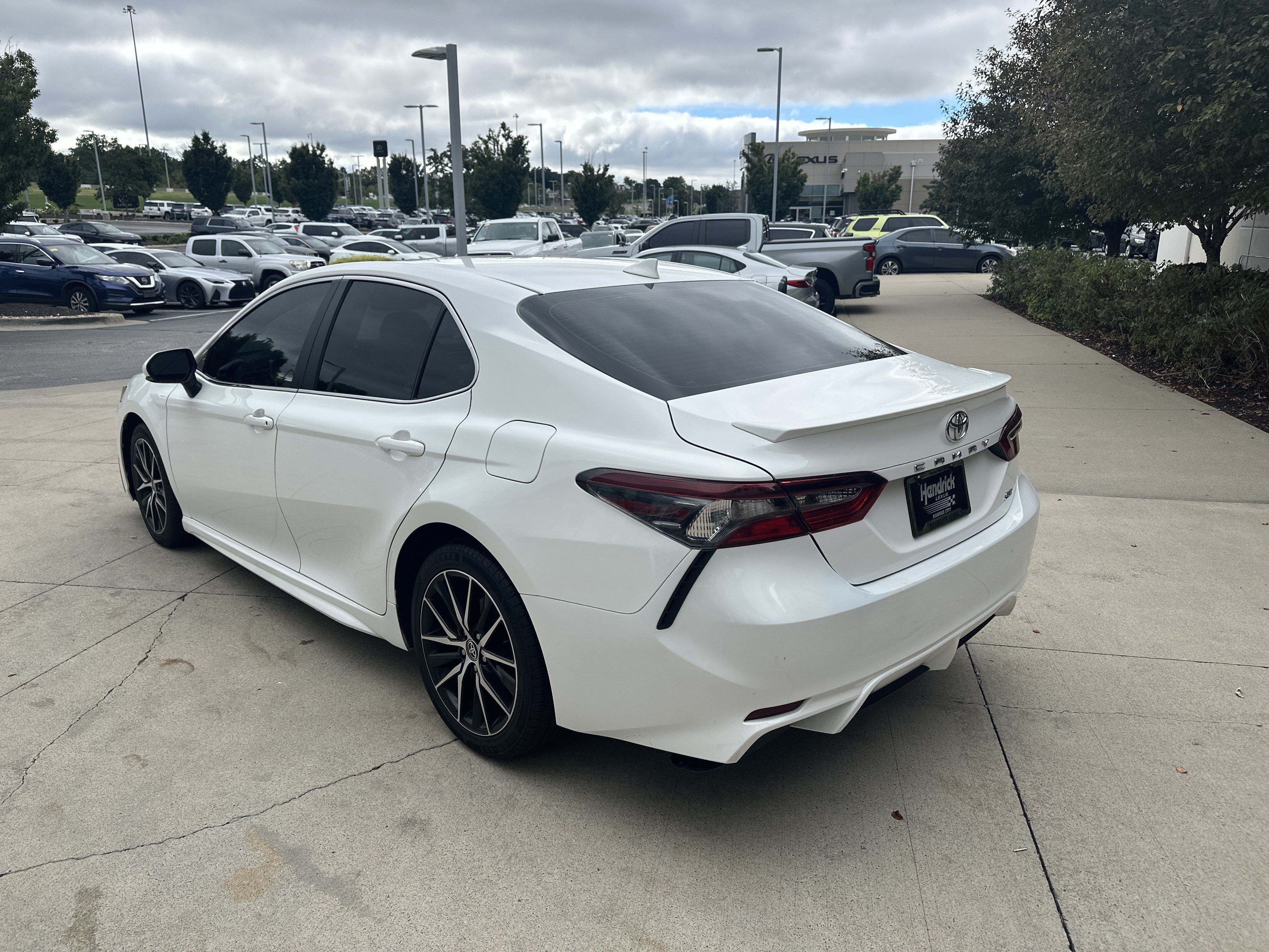 Used 2023 Toyota Camry SE w/ Convenience Package FWD image 7