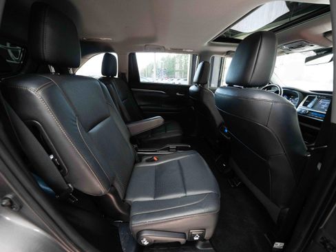 Used 2019 Toyota Highlander Limited image 25