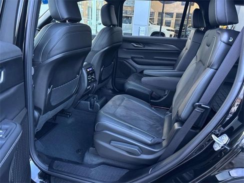 Used 2025 Jeep Grand Cherokee L Altitude image 11
