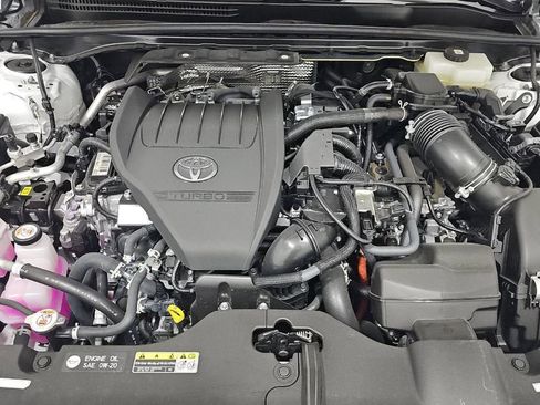 Used 2025 Toyota Crown Platinum AWD/4WD image 11