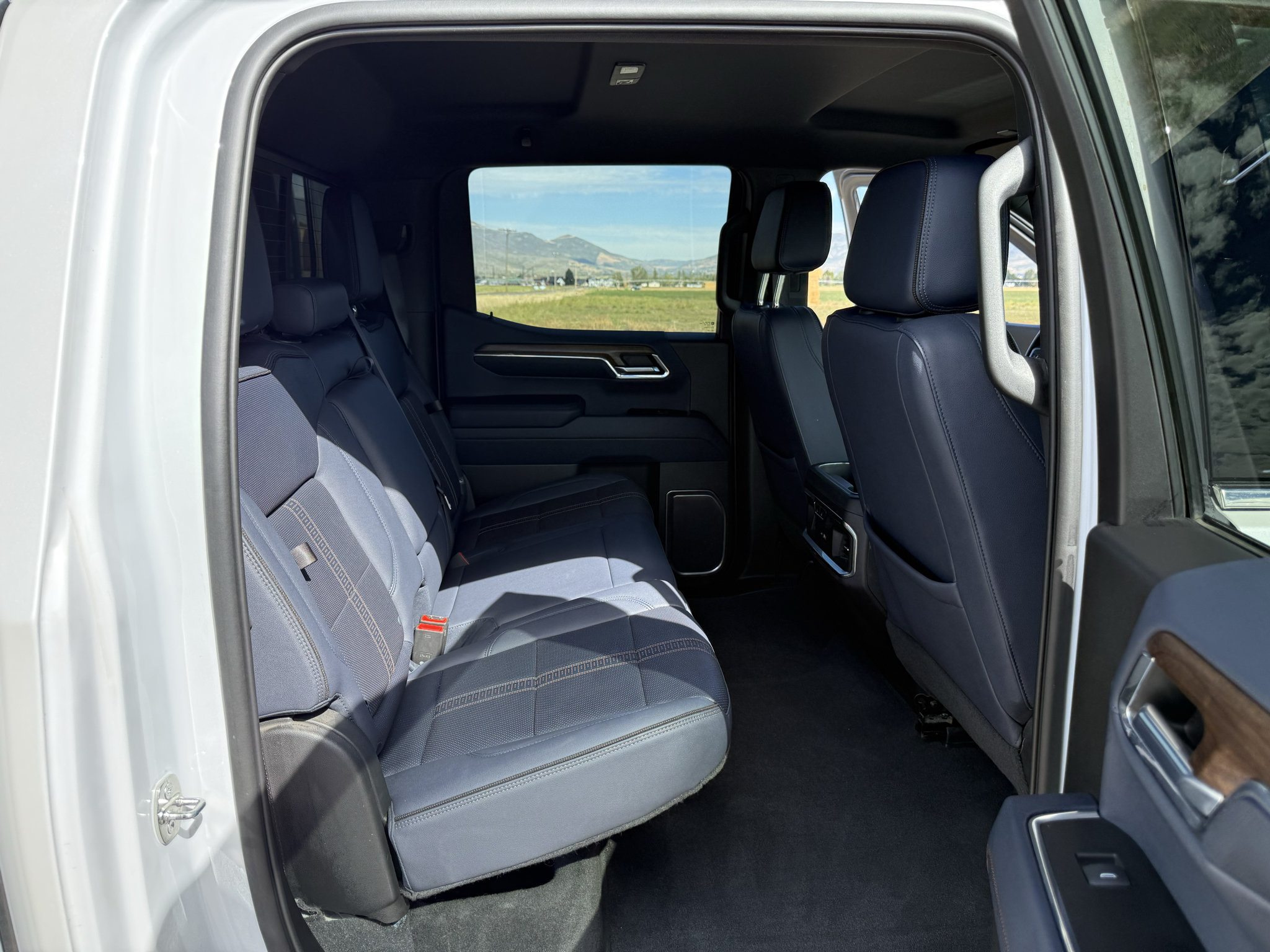 Used 2023 Chevrolet Silverado 1500 High Country AWD/4WD image 34