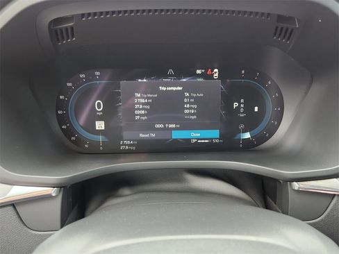 Used 2025 Volvo XC60 B5 Core image 8