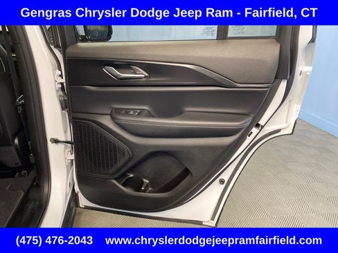 Certified 2025 Jeep Grand Cherokee Altitude AWD/4WD image 39