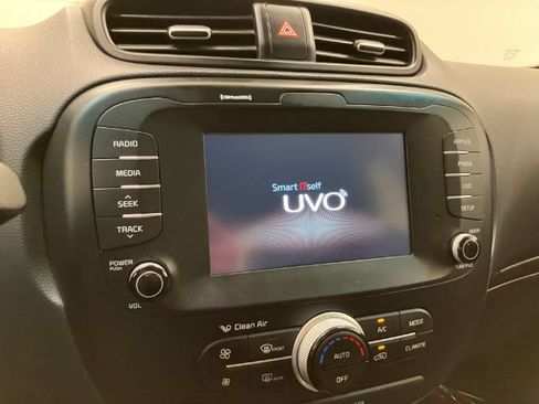 Used 2018 Kia Soul + FWD image 40