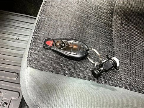 Used 2013 RAM 1500 Classic SLT w/ Remote Start & Security Group image 31