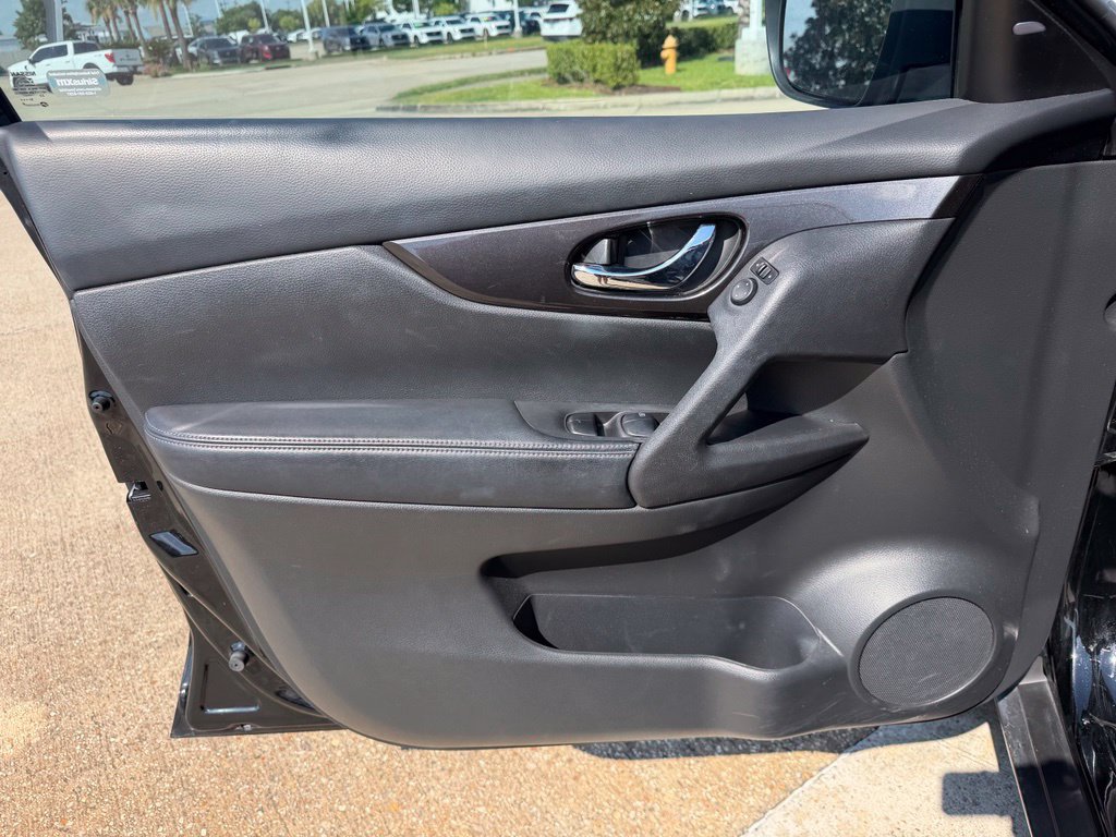 Used 2019 Nissan Rogue SV AWD/4WD image 11