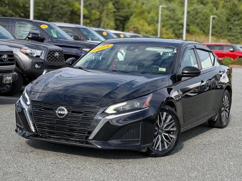 Used 2024 Nissan Altima 2.5 SV w/ SV Premium Package AWD/4WD image 1