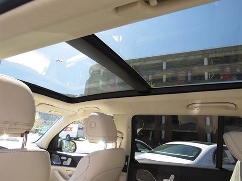 Used 2023 Mercedes-Benz GLS 450 4MATIC image 20