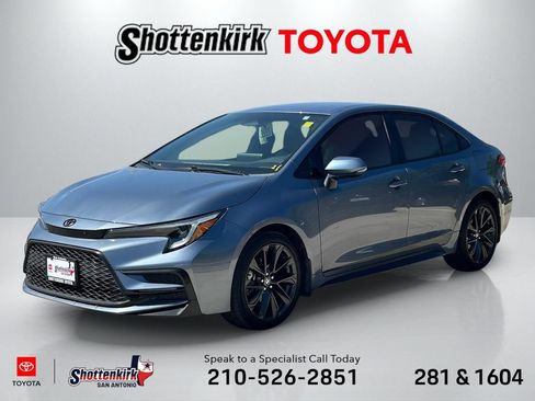 Used 2025 Toyota Corolla SE FWD image 1