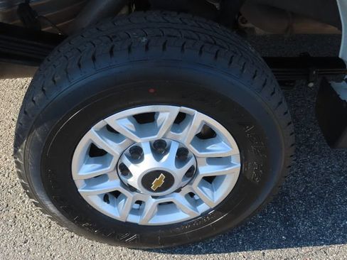 Used 2025 Chevrolet Silverado 2500 LT w/ Convenience Package AWD/4WD image 15
