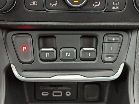 Certified 2019 GMC Terrain SLT w/ Preferred Package image 13