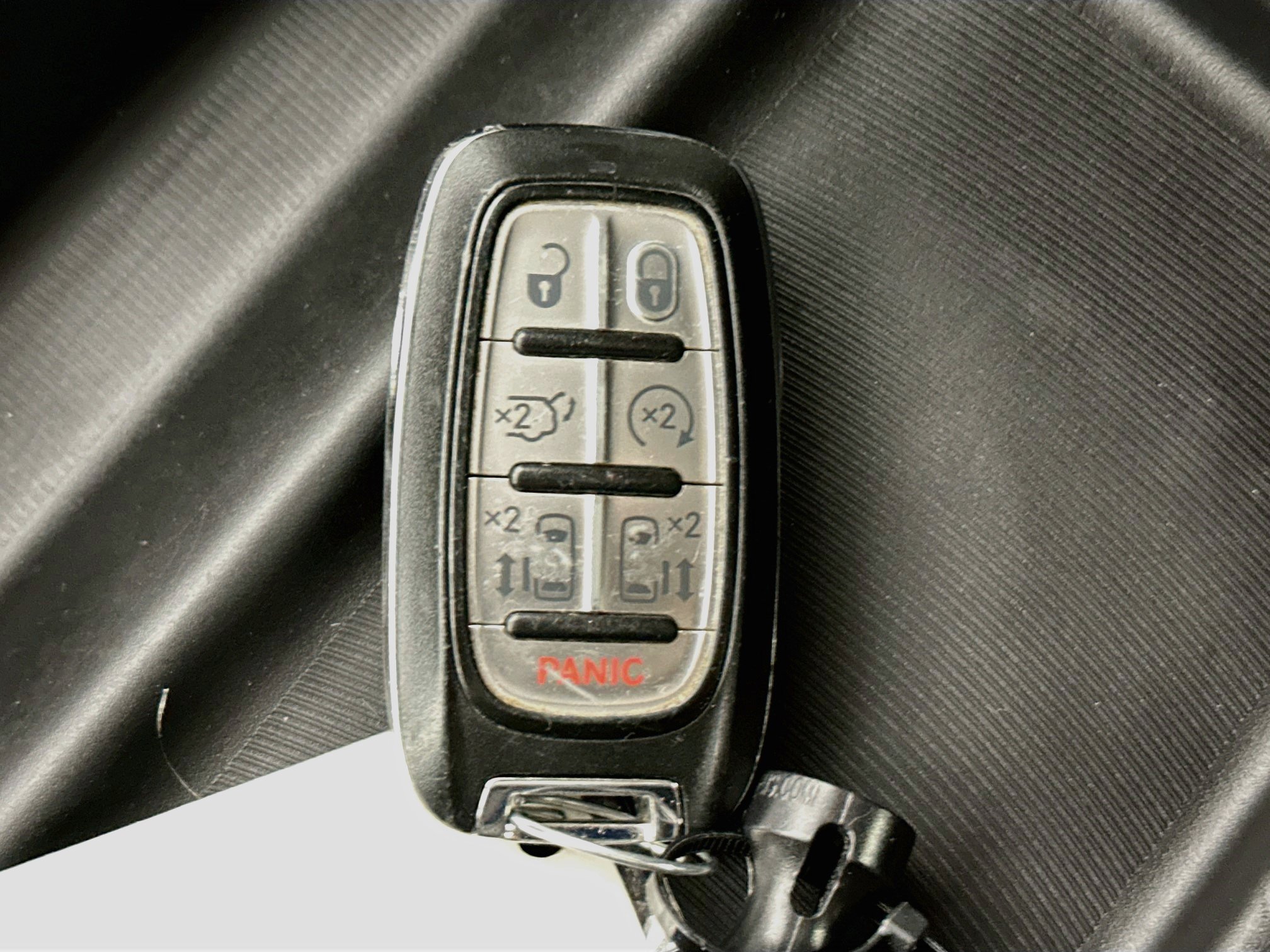 Used 2020 Chrysler Pacifica Touring-L w/ Tire & Wheel Group FWD image 25