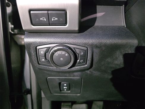 Used 2015 Ford F150 Platinum w/ Equipment Group 701A Luxury image 24