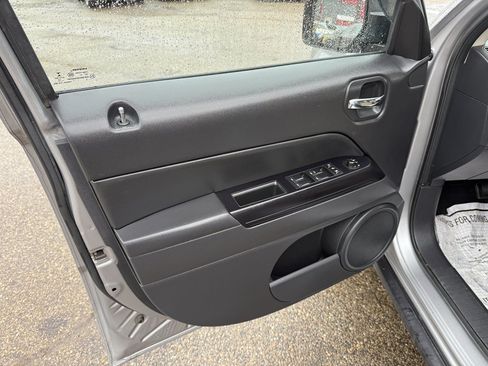 Used 2016 Jeep Patriot 75th Anniversary w/ Power Value Group AWD/4WD image 11