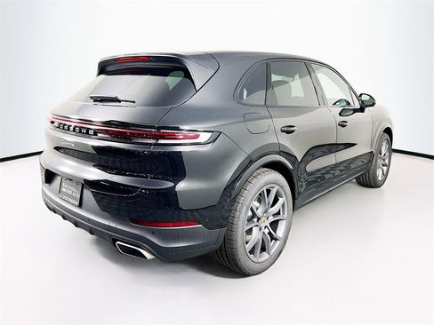 New 2026 Porsche Cayenne Base image 9