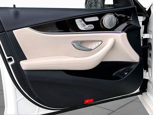 Used 2017 Mercedes-Benz E 300 image 19