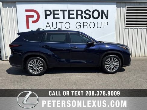 Used 2024 Toyota Highlander Platinum AWD/4WD image 3