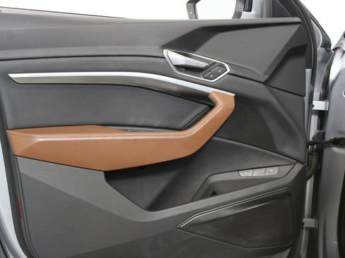 Used 2022 Audi e-tron Prestige w/ Prestige Package image 39