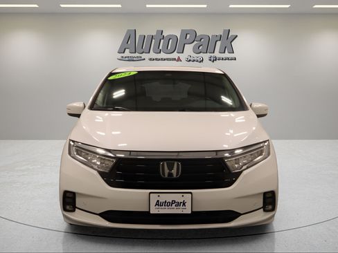Used 2024 Honda Odyssey Touring image 3