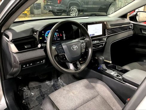 Used 2025 Toyota Camry LE FWD image 18