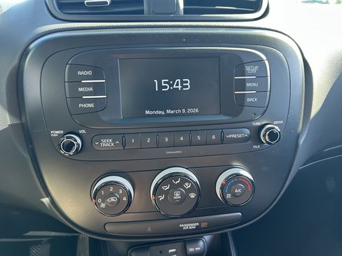 Used 2018 Kia Soul Base image 12