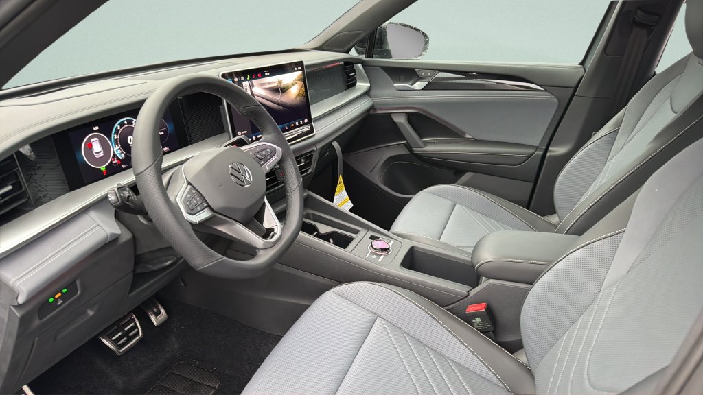 New 2026 Volkswagen Tiguan SE R-Line FWD image 33
