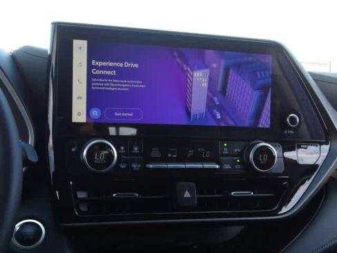 Used 2025 Toyota Highlander XLE image 28