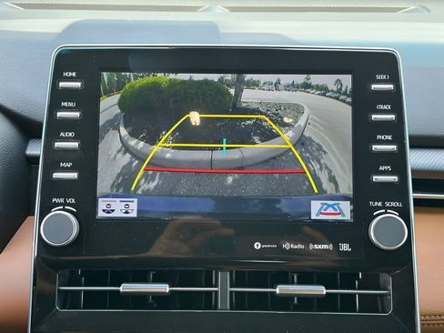 Used 2021 Toyota Avalon Touring image 17