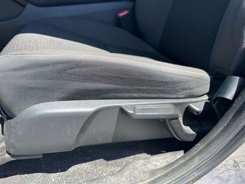 Used 2019 Honda HR-V LX image 16