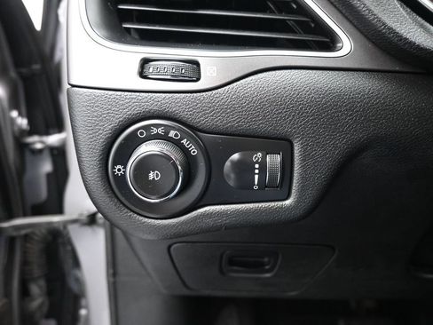 Used 2019 Jeep Cherokee Latitude w/ Popular Appearance Group AWD/4WD image 12