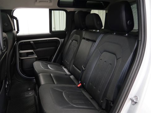 Used 2020 Land Rover Defender 110 First Edition image 16