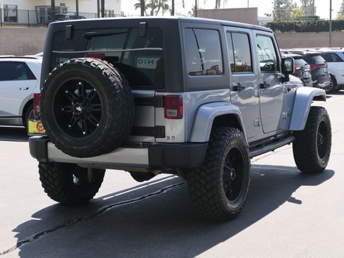 Used 2017 Jeep Wrangler Unlimited Sahara image 3