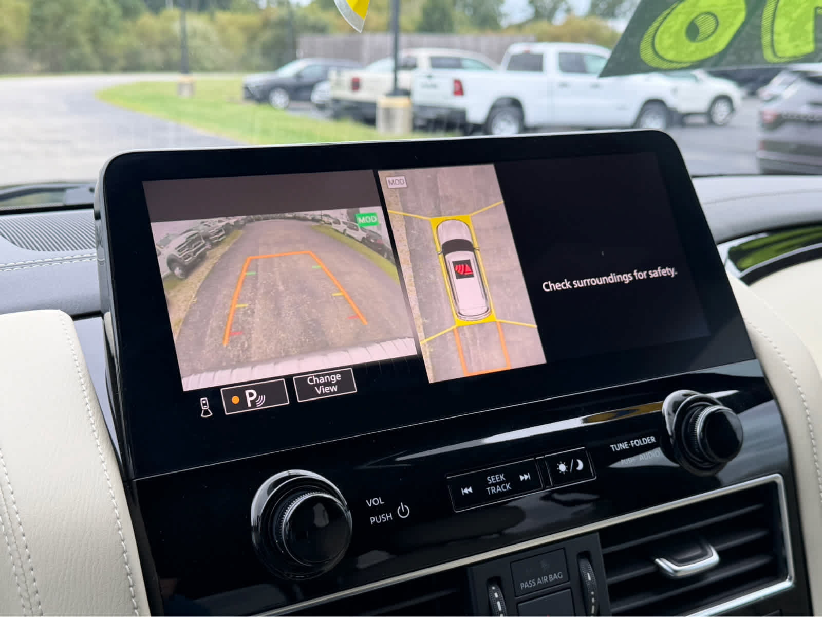 Used 2024 INFINITI QX80 Sensory AWD/4WD image 18