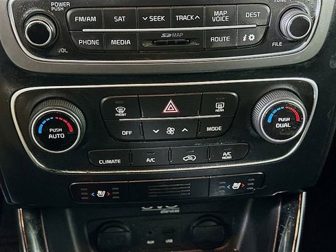 Used 2015 Kia Sorento SX image 18