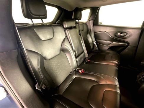 Used 2020 Jeep Cherokee Latitude Plus image 20