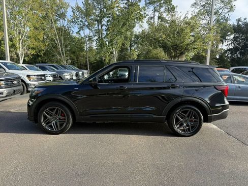 Used 2025 Ford Explorer ST-Line w/ ST-Line Street Pack AWD/4WD image 2