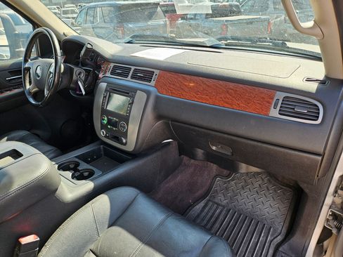 Used 2008 GMC Sierra 2500 SLT w/ EZ-Lift Tailgate Package AWD/4WD image 32