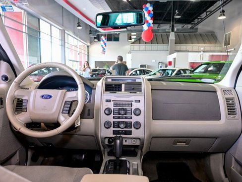 Used 2010 Ford Escape XLT AWD/4WD image 25