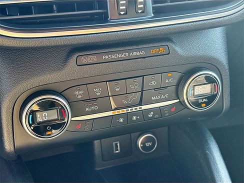 Used 2020 Ford Escape Titanium image 16