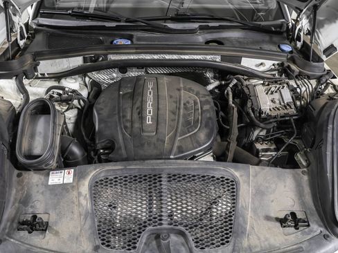 Used 2021 Porsche Macan image 48