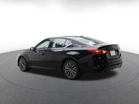 Used 2025 Nissan Altima 2.5 SV FWD image 7