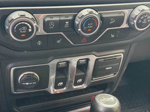 Used 2018 Jeep Wrangler Sport AWD/4WD image 18